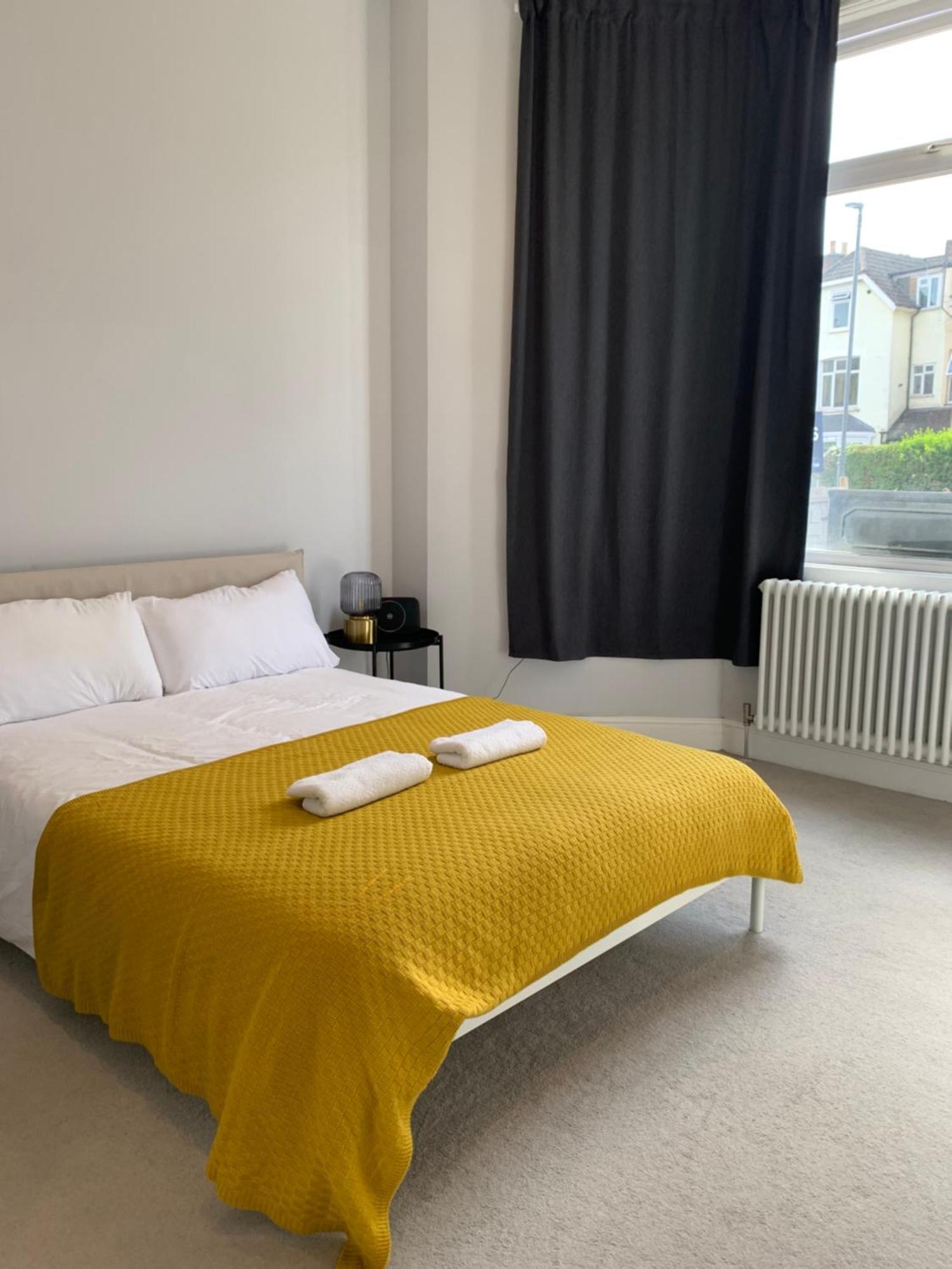 Апартаменты Wonderful 3 Bed Flat With Private Garden In Wimbledon - 1 The Queens Лондон Экстерьер фото